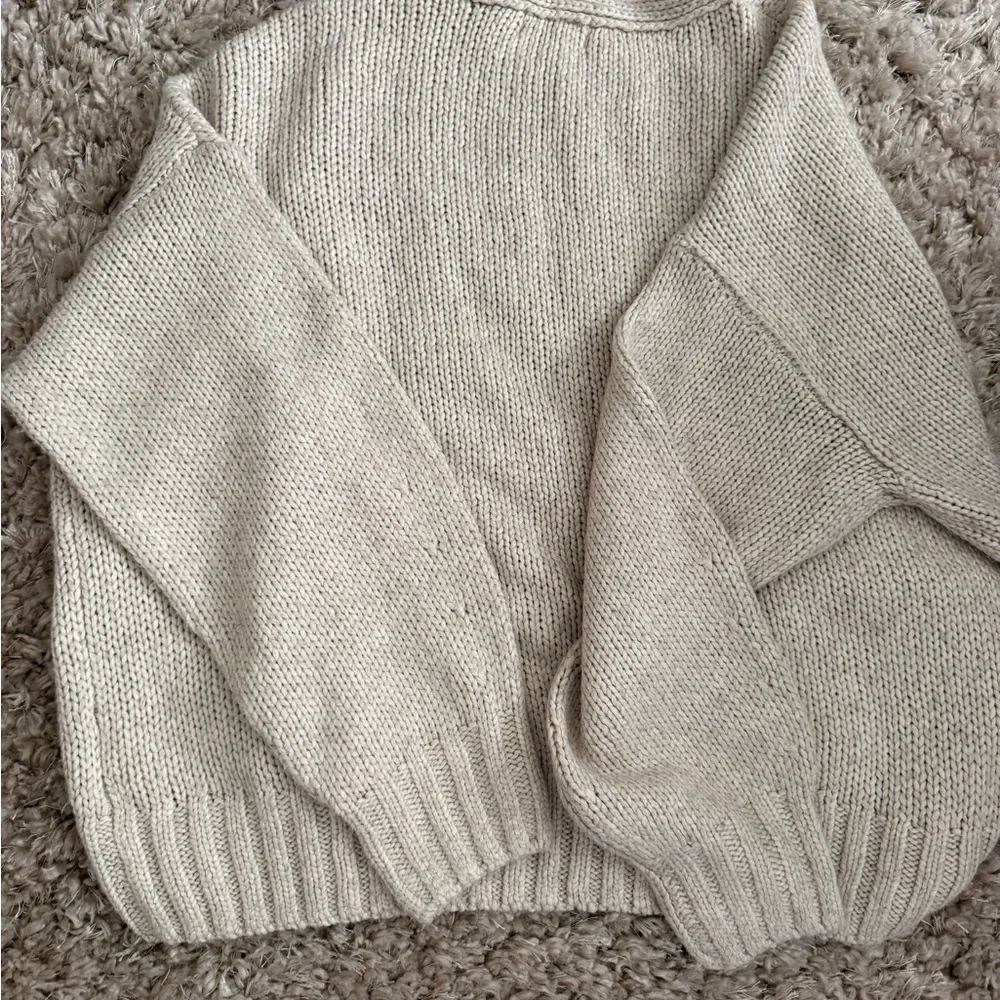 Hollister Cream Knit Cardigan - Picture 2 of 3